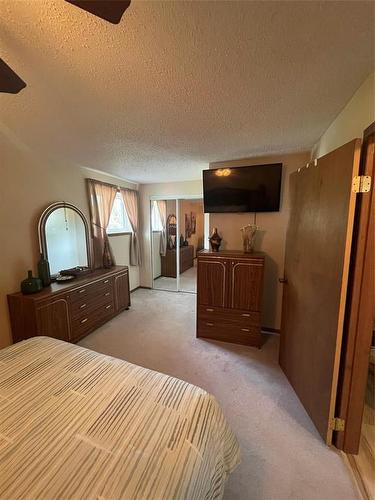 108 Allan Street, Oakburn, MB - Indoor Photo Showing Bedroom