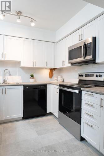 D6 - 240 Ormond Drive, Oshawa, ON - Indoor Photo Showing Kitchen