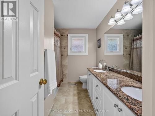 Bathroom - 99 Dundurn Crescent, Vaughan, ON - Indoor Photo Showing Bathroom