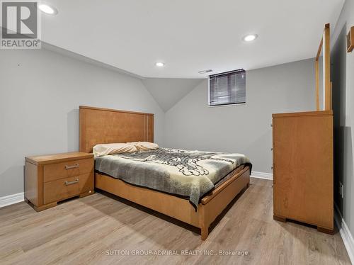 99 Dundurn Crescent, Vaughan, ON - Indoor Photo Showing Bedroom