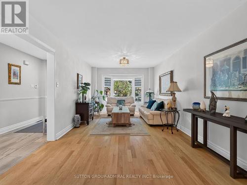 99 Dundurn Crescent, Vaughan, ON - Indoor Photo Showing Living Room