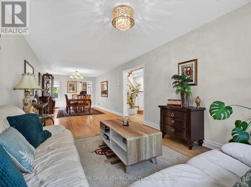 99 Dundurn Crescent, Vaughan, ON - Indoor Photo Showing Living Room