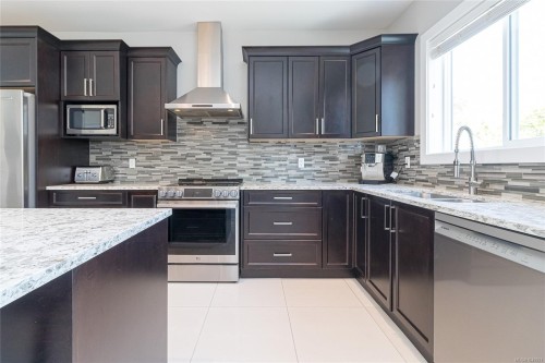 920 Snowdrop Ave, Saanich, BC 