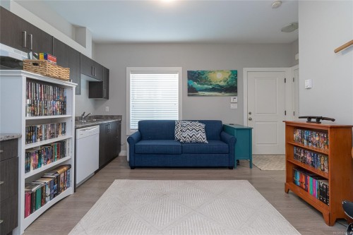 920 Snowdrop Ave, Saanich, BC 