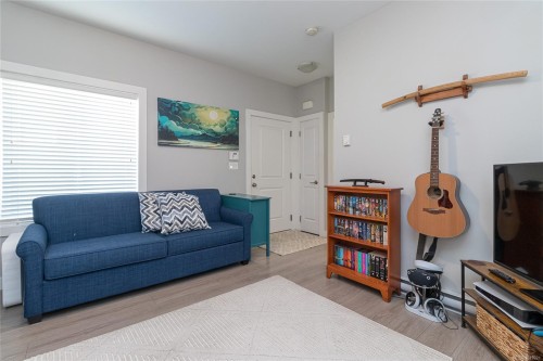 920 Snowdrop Ave, Saanich, BC 