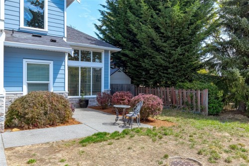 920 Snowdrop Ave, Saanich, BC 