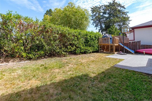 920 Snowdrop Ave, Saanich, BC 