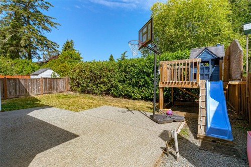 920 Snowdrop Ave, Saanich, BC 