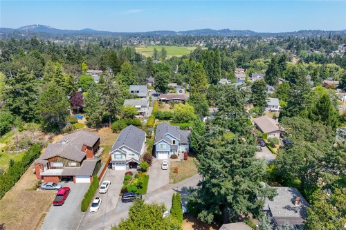 920 Snowdrop Ave, Saanich, BC 