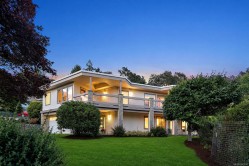 4607 Boulderwood Dr Saanich, BC V8Y 2V2