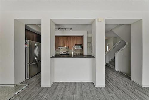 208 Bellflower Rd, Winnipeg, MB - Indoor Photo Showing Kitchen