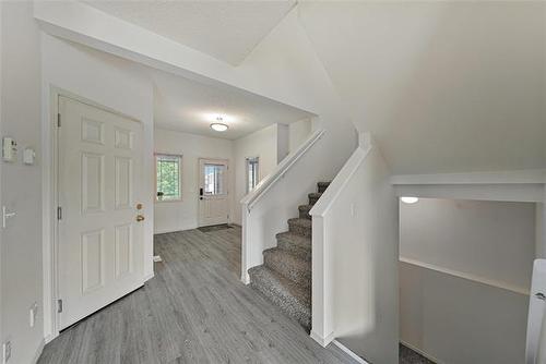 208 Bellflower Rd, Winnipeg, MB - Indoor Photo Showing Other Room