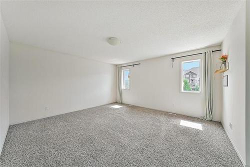 208 Bellflower Rd, Winnipeg, MB - Indoor Photo Showing Other Room