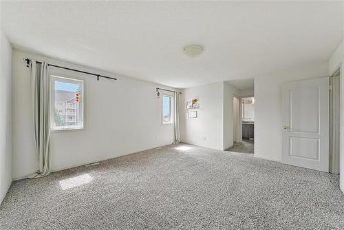 208 Bellflower Rd, Winnipeg, MB - Indoor Photo Showing Other Room