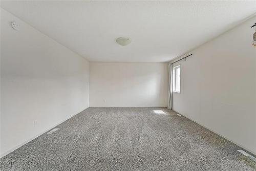 208 Bellflower Rd, Winnipeg, MB - Indoor Photo Showing Other Room