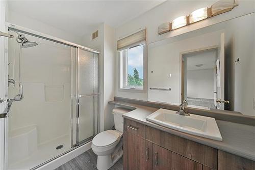 208 Bellflower Rd, Winnipeg, MB - Indoor Photo Showing Bathroom