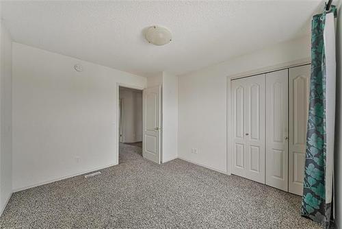 208 Bellflower Rd, Winnipeg, MB - Indoor