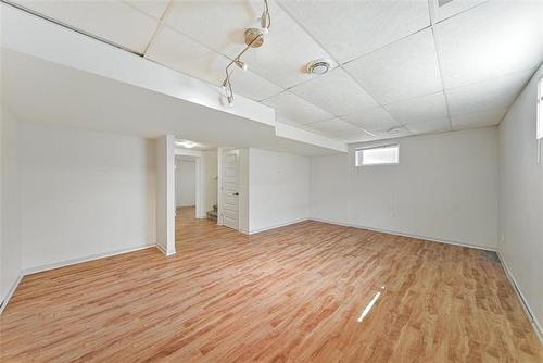 208 Bellflower Rd, Winnipeg, MB - Indoor
