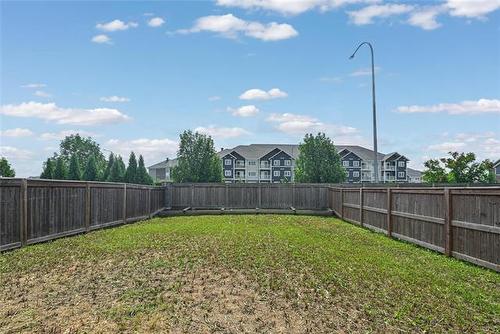 208 Bellflower Rd, Winnipeg, MB - Outdoor