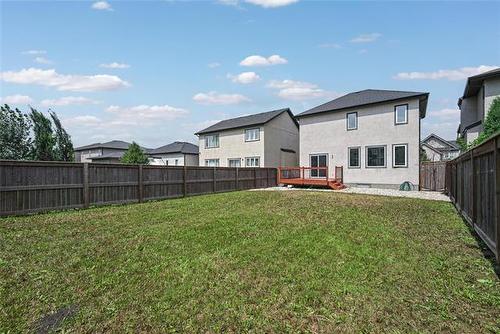 208 Bellflower Rd, Winnipeg, MB - Outdoor