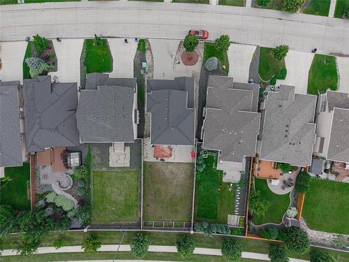 208 Bellflower Rd, Winnipeg, MB - 