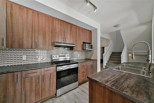 208 Bellflower Rd, Winnipeg, MB - Indoor Photo Showing Kitchen With Double Sink