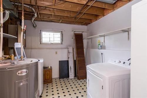222 Poplar Ave, Winnipeg, MB - Indoor Photo Showing Laundry Room