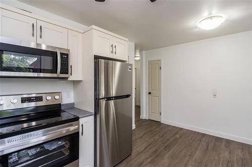222 Poplar Ave, Winnipeg, MB - Indoor Photo Showing Kitchen