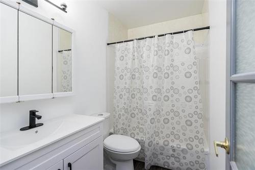 222 Poplar Ave, Winnipeg, MB - Indoor Photo Showing Bathroom