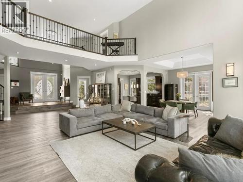 112 Alusru Way, Whitehorse, YT - Indoor Photo Showing Living Room