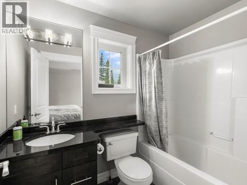 112 Alusru Way, Whitehorse, YT - Indoor Photo Showing Bathroom