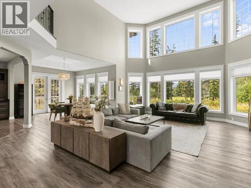 112 Alusru Way, Whitehorse, YT - Indoor Photo Showing Living Room