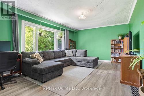 15150 County Rd 2, Brighton, ON - Indoor Photo Showing Living Room