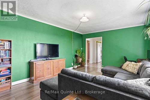 15150 County Rd 2, Brighton, ON - Indoor Photo Showing Living Room