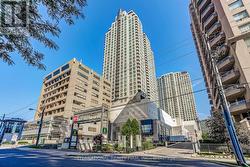 906 - 8 HILLCREST AVENUE  Toronto, ON M2N 6Y6