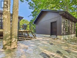 Detached Double Garage. - 