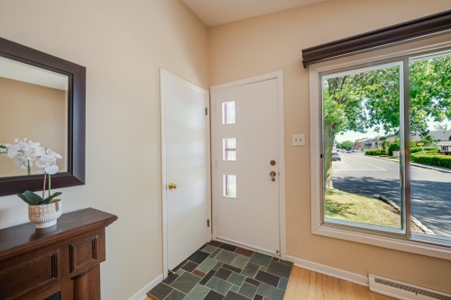 Hall d'entrée/Vestibule - 6030 Rue Arthur, Brossard, QC - Indoor Photo Showing Other Room
