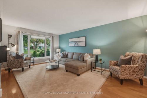 1843 Stonepath Crescent, Mississauga, ON - Indoor Photo Showing Living Room