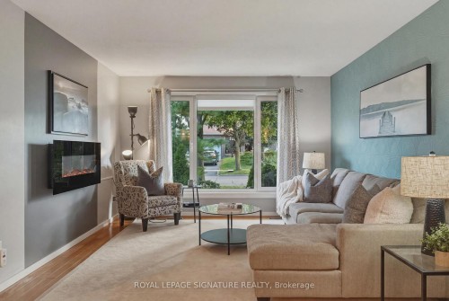 1843 Stonepath Crescent, Mississauga, ON - Indoor Photo Showing Living Room With Fireplace