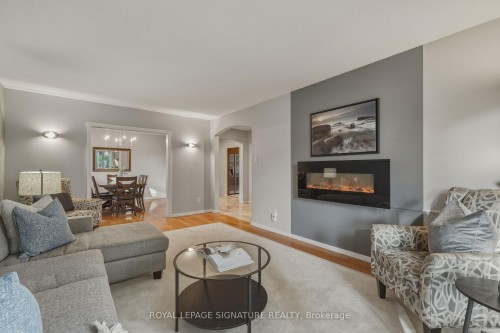 1843 Stonepath Crescent, Mississauga, ON - Indoor Photo Showing Living Room With Fireplace