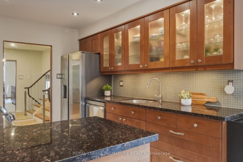 1843 Stonepath Crescent, Mississauga, ON - Indoor Photo Showing Kitchen