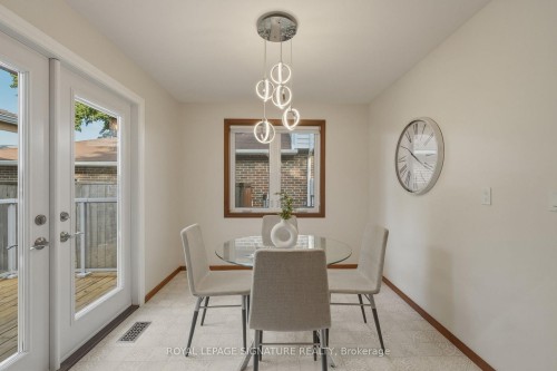 1843 Stonepath Crescent, Mississauga, ON - Indoor Photo Showing Dining Room