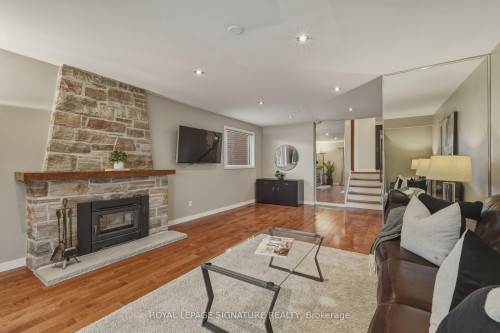 1843 Stonepath Crescent, Mississauga, ON - Indoor Photo Showing Living Room With Fireplace