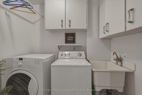 1843 Stonepath Crescent, Mississauga, ON - Indoor Photo Showing Laundry Room