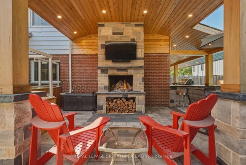 1843 Stonepath Crescent, Mississauga, ON -  With Fireplace With Exterior