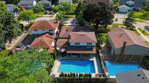 1843 Stonepath Crescent, Mississauga, ON - Outdoor With In Ground Pool