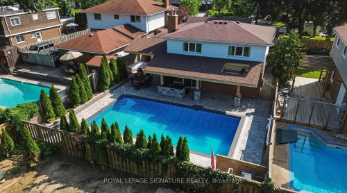 1843 Stonepath Crescent, Mississauga, ON - Outdoor With In Ground Pool