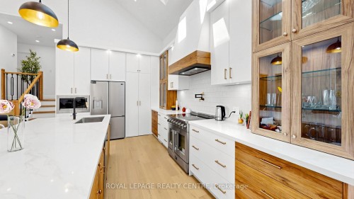 521 Old York Road, Burlington, ON - Indoor Photo Showing Kitchen With Upgraded Kitchen