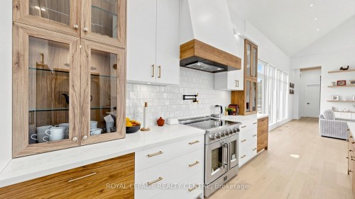521 Old York Road, Burlington, ON - Indoor Photo Showing Kitchen With Upgraded Kitchen