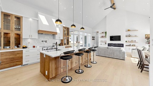 521 Old York Road, Burlington, ON - Indoor Photo Showing Kitchen With Upgraded Kitchen